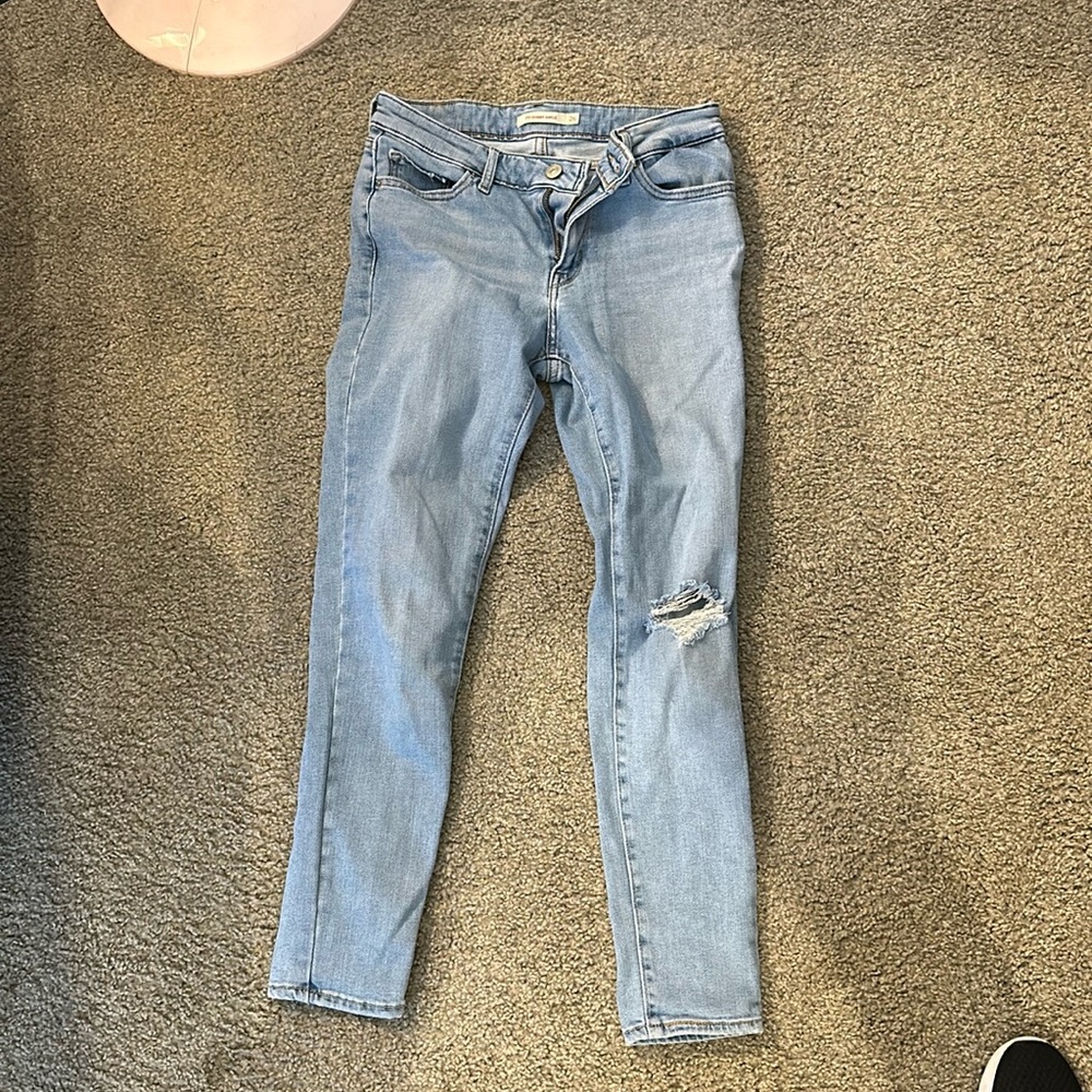 Levi’s Women’s 711 Skinny Ankle light blue distressed jeans size 26
